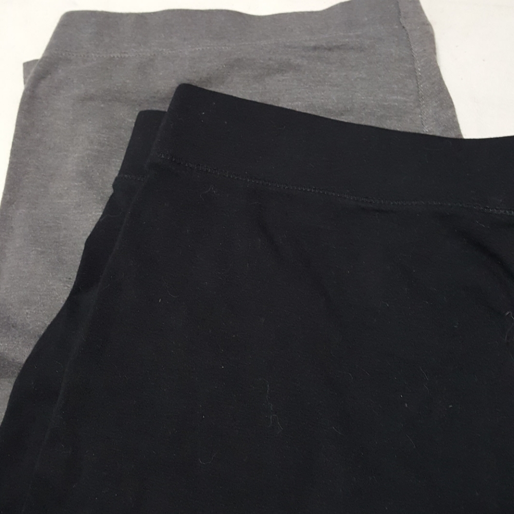 Two pair of leggings/yoga pants